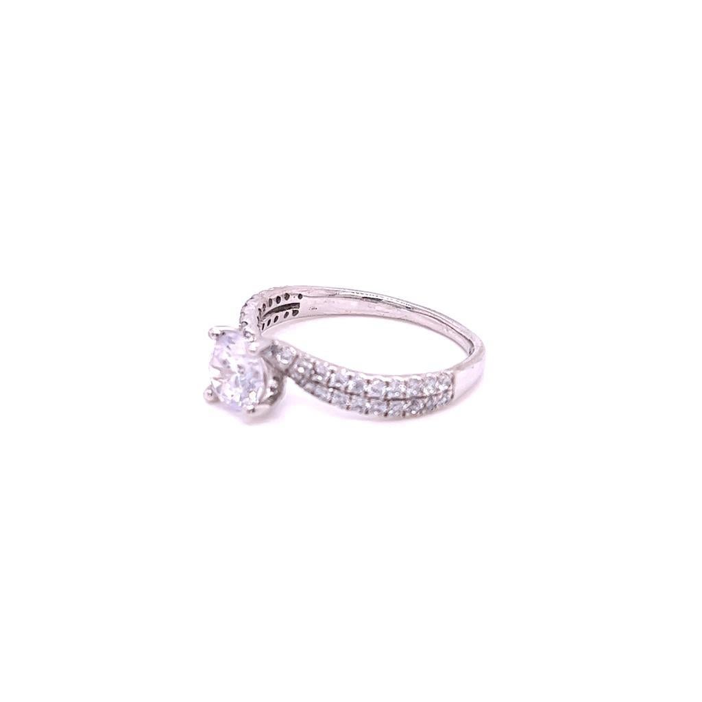 For Sale:  GIA Certified 0.9 Carat Round Brilliant Diamond Ring in Platinum 4
