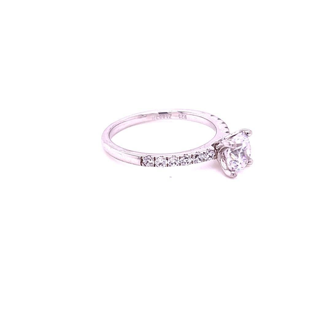 For Sale:  GIA Certified 0.9 Carat Round Brilliant Diamond Ring in Platinum 4