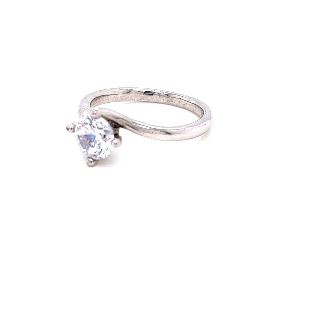 For Sale:  GIA Certified 0.9 Carat Round Brilliant Diamond Solitaire Ring in Platinum 5