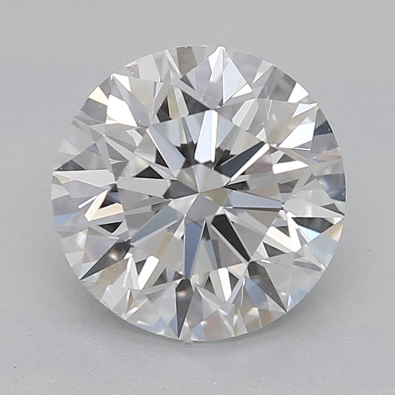 Realizzato a mano a New York, questo splendido anello con diamante presenta un'affascinante pietra centrale rotonda del peso di 0,9 , che mostra un'eccezionale brillantezza grazie alla classificazione E e VS2. Il design unico è accentuato da una