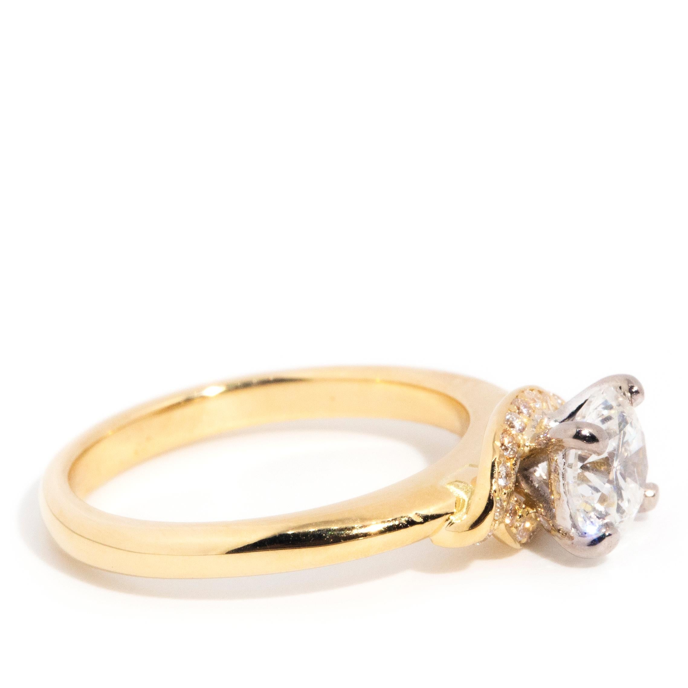 Contemporary GIA Certified 0.90 Carat Diamond 18 Carat Gold Marquise Setting Engagement Ring For Sale