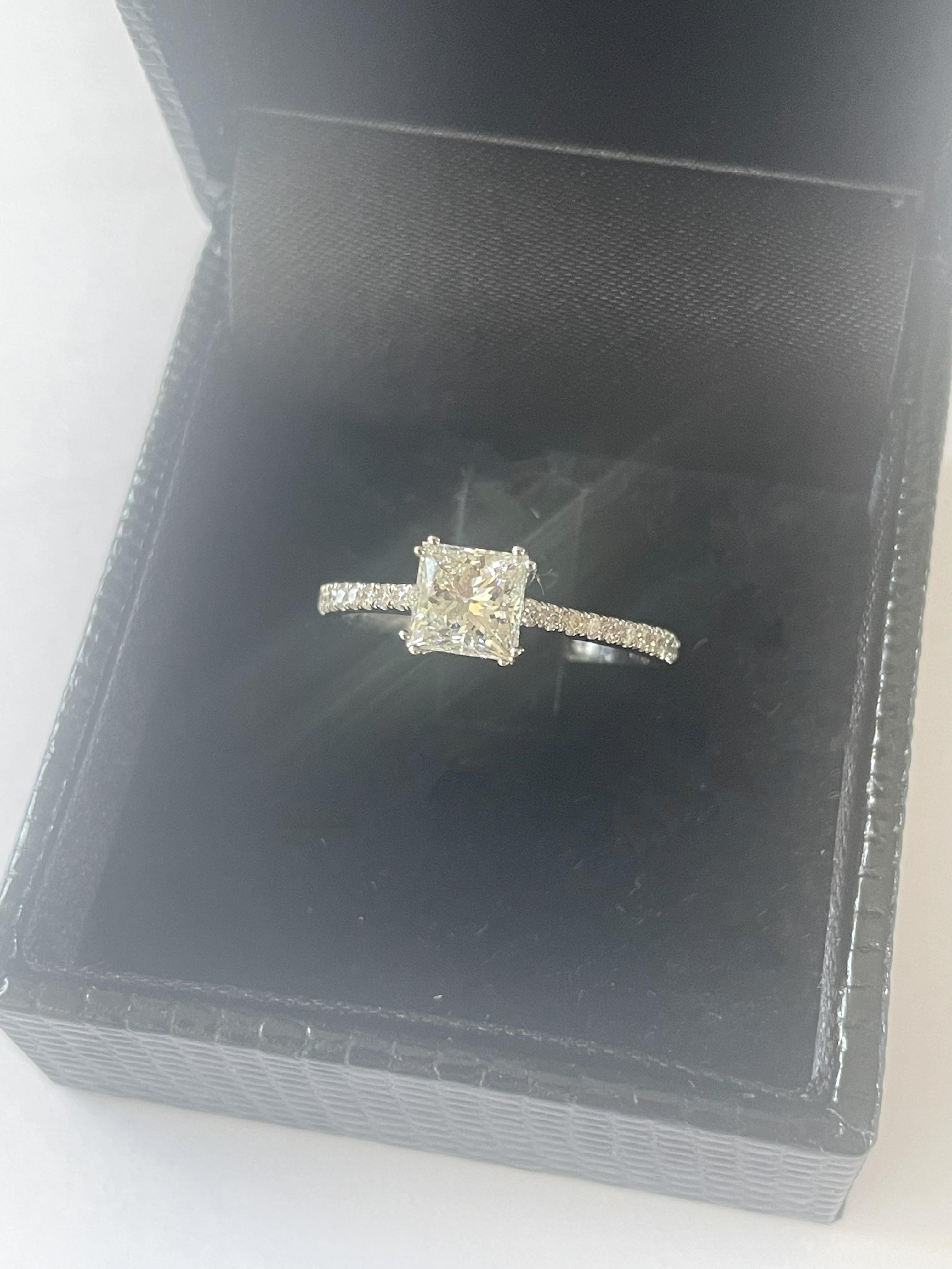 Princess Cut GIA Certified 0.90 Carat Diamond Engagement Ring For Sale