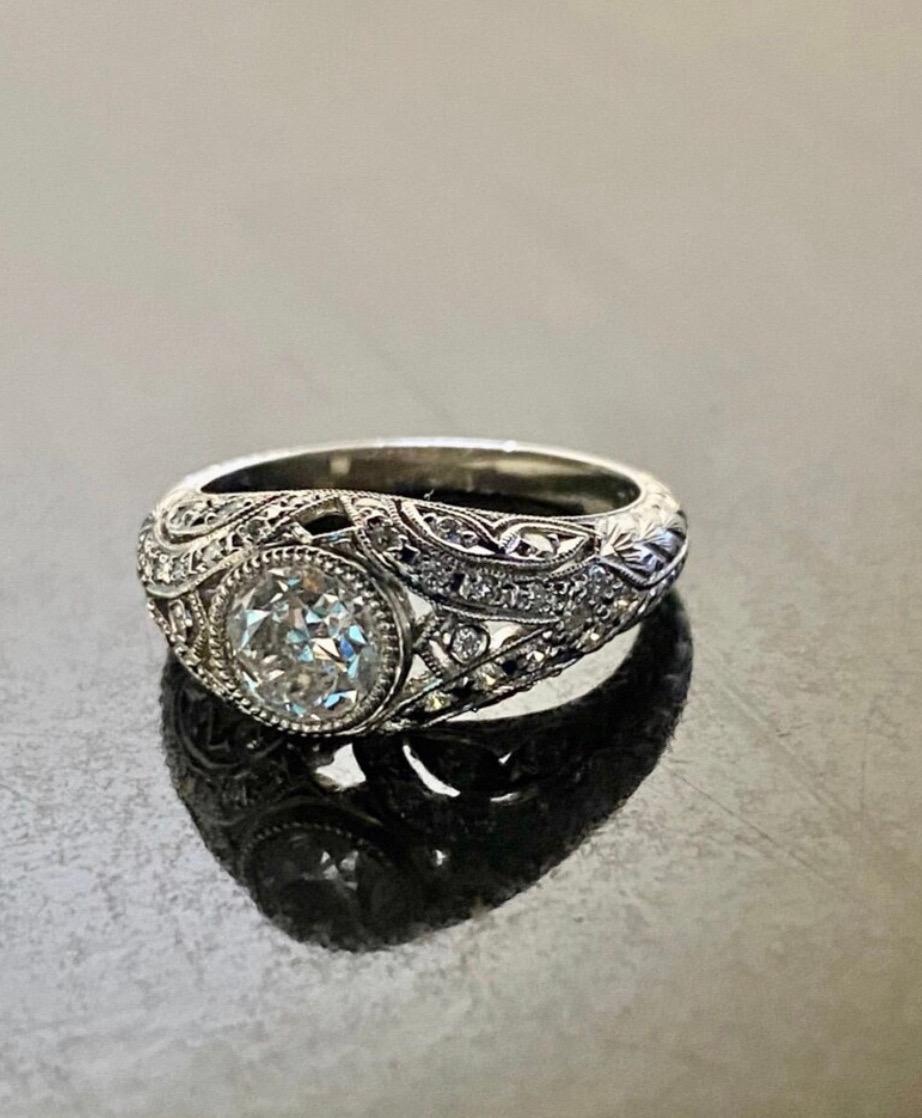 GIA Certified 0.90 Carat Engraved Platinum Old European Diamond Engagement Ring For Sale 1