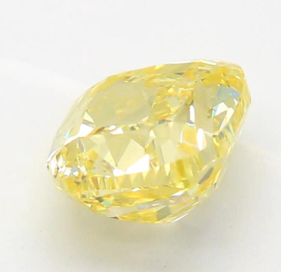 Diamante amarillo fantasía de 0,90 quilates y claridad SI2 certificado por GIA en Nuevo estado para la venta en บางรัก, TH