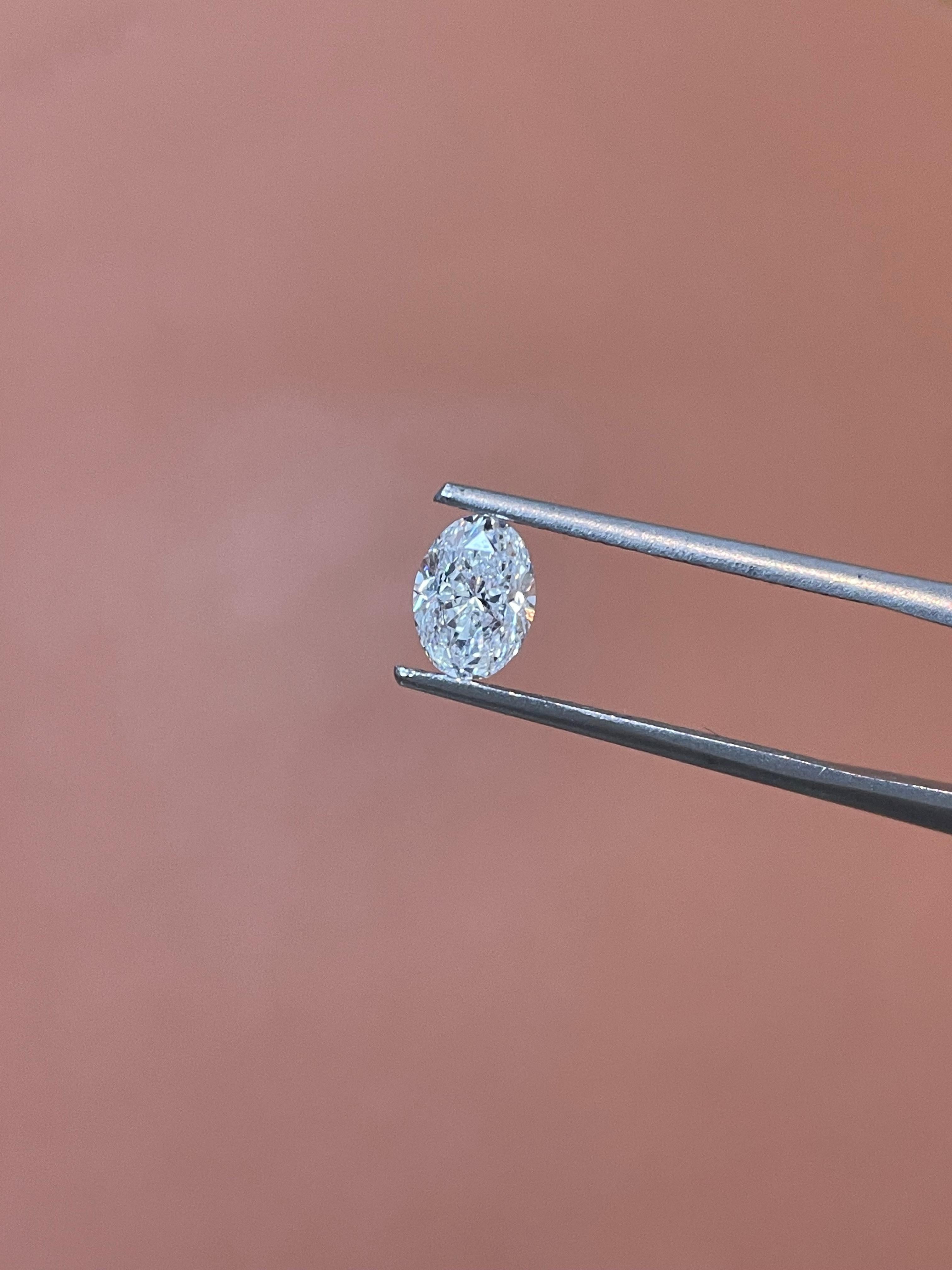 GIA-zertifizierter 0,90 Karat ovaler Brillant D Farbe Vs2 Reinheit natürlicher Diamant (Brillantschliff) im Angebot