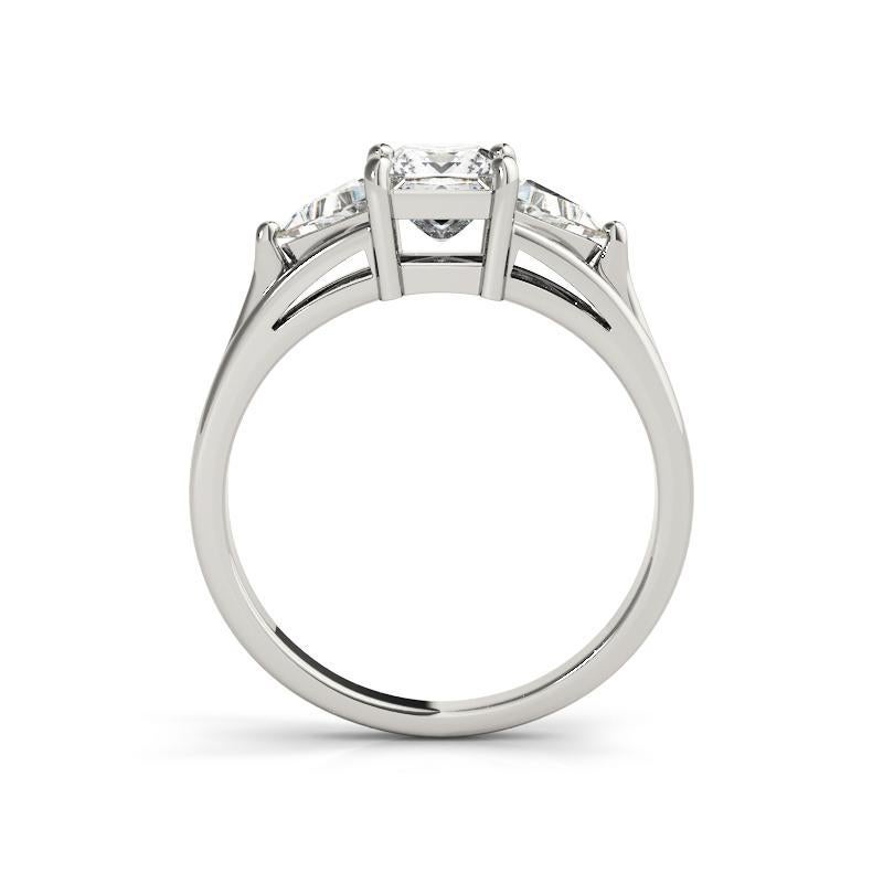 GIA Certified 0.90 Carat Princess Trillion East-West Platinum Diamond Ring In New Condition For Sale In New York, NY