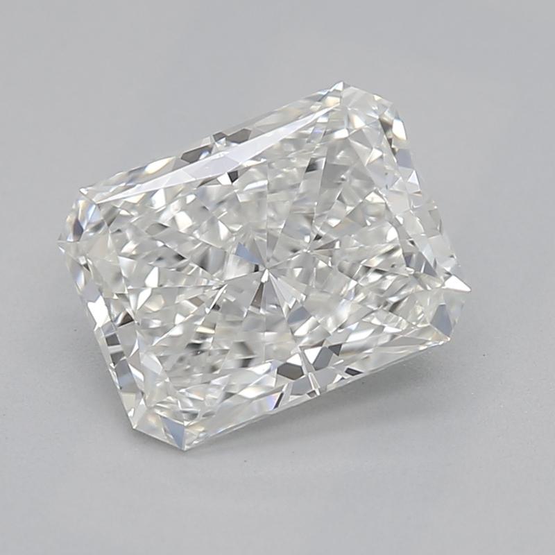 Découvrez l'attrait de cette bague en platine ornée d'un magnifique diamant radiant pesant 0,90. Classé H et VS1, ce diamant rayonne d'une brillance exceptionnelle, captant la lumière sous tous les angles. La pierre unique sertie met en valeur la