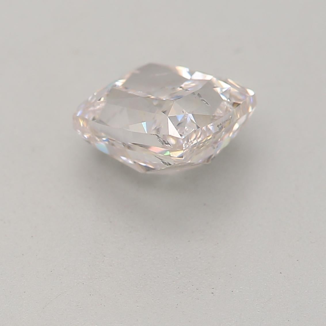Diamante certificato GIA da 0,90 carati di colore rosa molto chiaro con purezza SI2 In condizioni Nuovo in vendita a บางรัก, TH