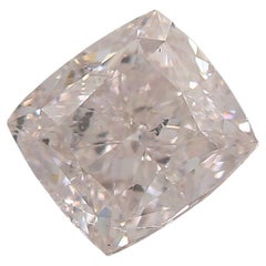 Diamante certificado por el GIA de 0,90 quilates de color rosa muy claro y claridad SI2