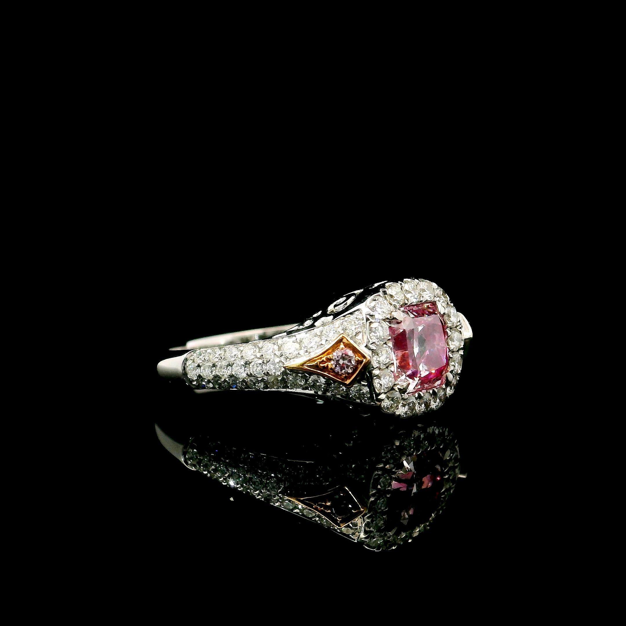 Taglio radiant Anello con diamante certificato GIA da 0,90 carati di colore rosa molto chiaro con purezza SI2 in vendita