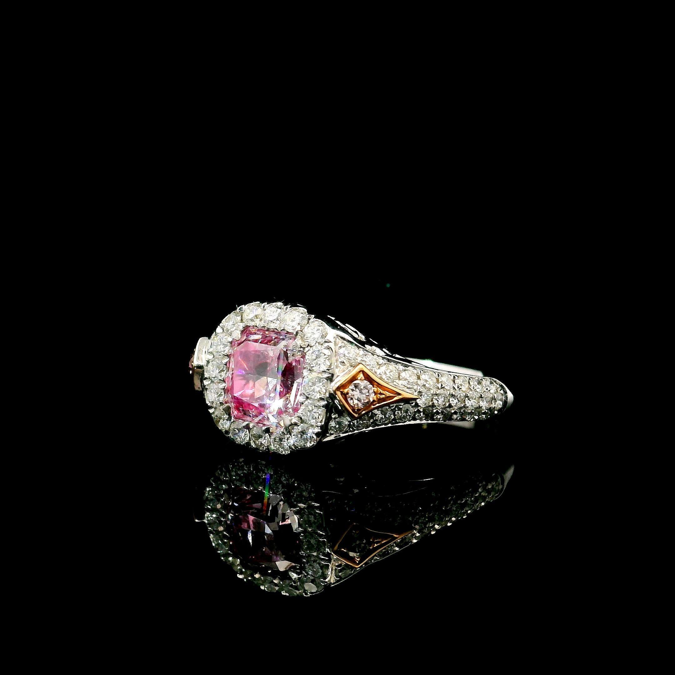 Anello con diamante certificato GIA da 0,90 carati di colore rosa molto chiaro con purezza SI2 In condizioni Nuovo in vendita a บางรัก, TH