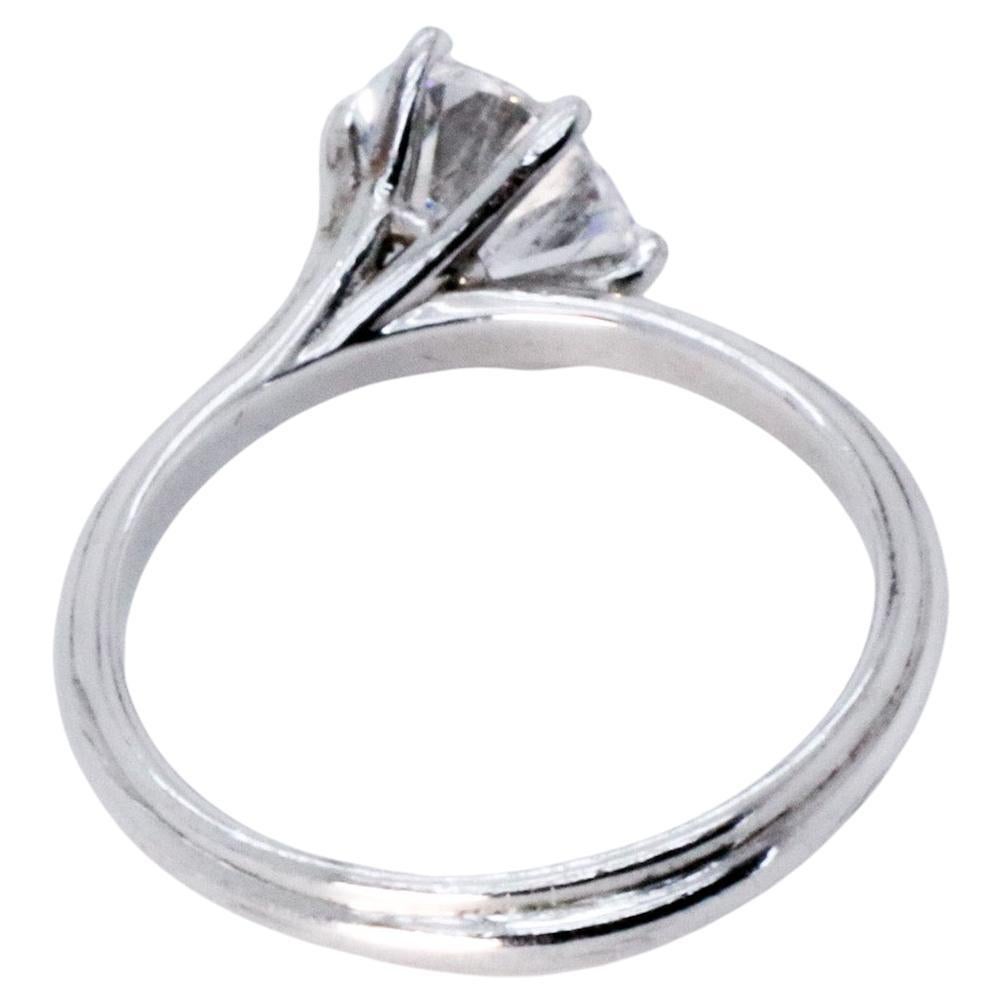 En vente :  Bague de fiançailles asymétrique en or blanc avec diamants ronds de 0,90 carat certifiés GIA 5