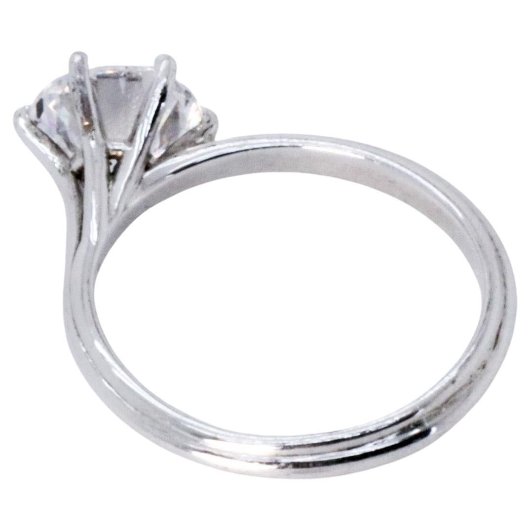 En vente :  Bague de fiançailles asymétrique en or blanc avec diamants ronds de 0,90 carat certifiés GIA 6