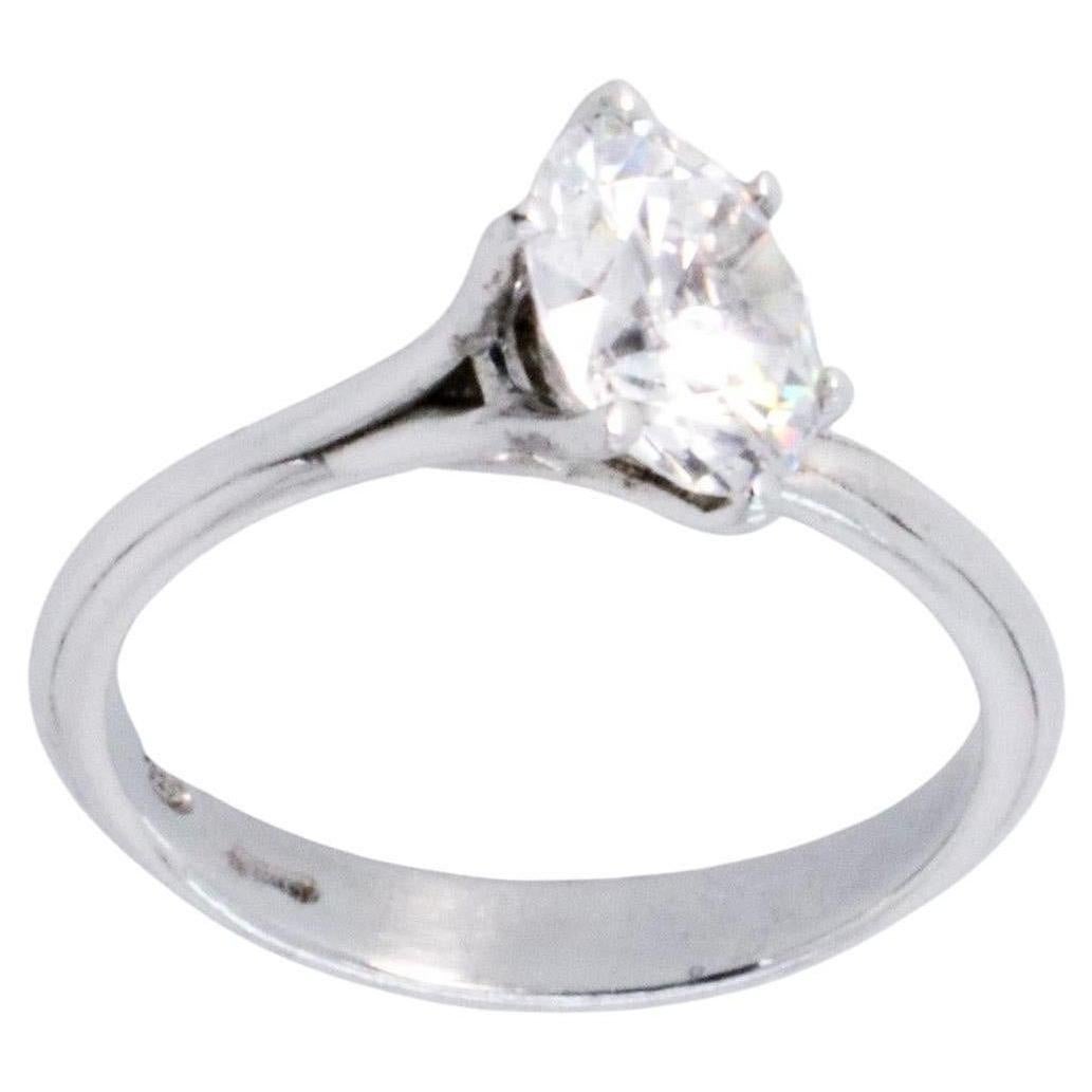 For Sale:  GIA Certified 0.90 Carats Round Diamond White Gold Asymmetrical Engagement Ring 9