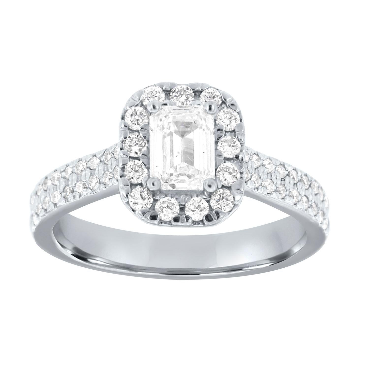 Bague à deux rangées de diamants en platine avec halo de diamants taille émeraude de 0,90 carat certifié GIA en vente
