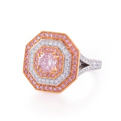 Bague de fiançailles certifiée GIA 0,90 carat Radiant Cut Fancy Purplish Pink Diamond