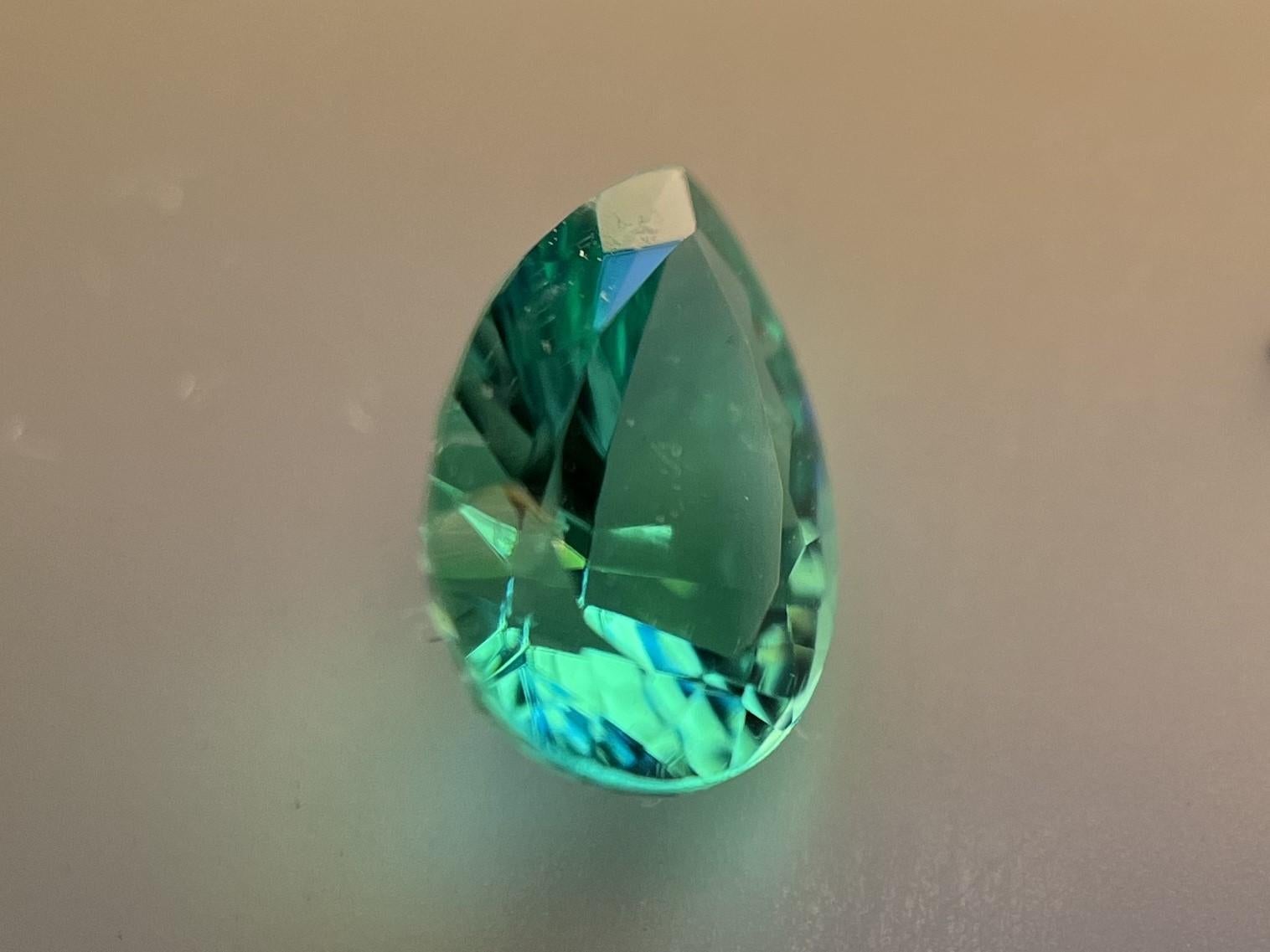 Turmalina brasileña paraiba natural azulada/verde de 0,91 quilates certificada por GIA Corte pera en venta