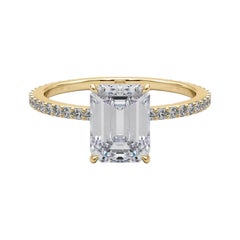 Anillo de diamantes con banda de pavé con halo oculto y esmeralda de 0.91 quilates certificado por GIA