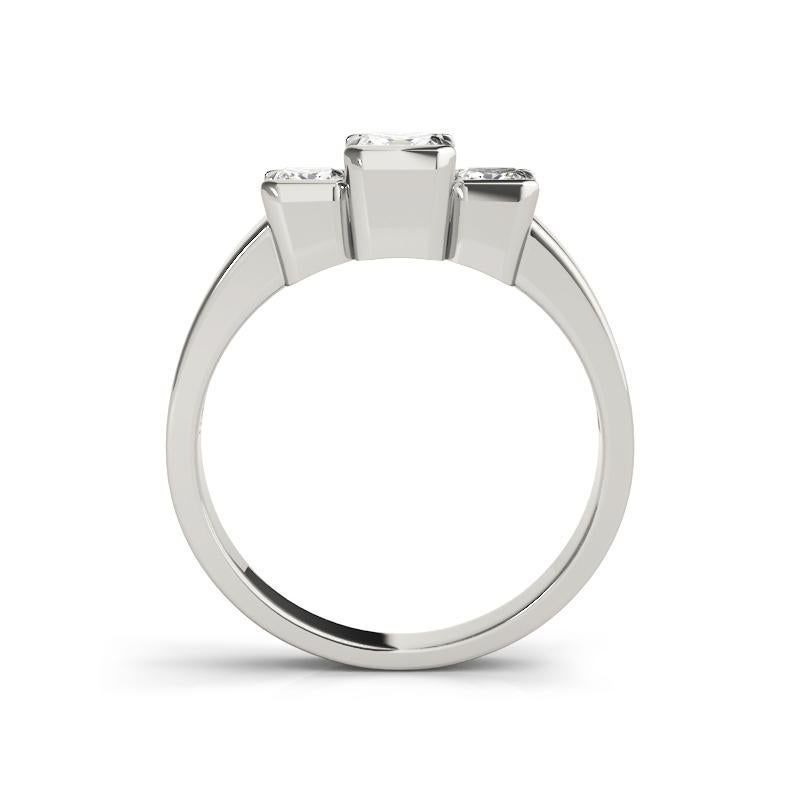 GIA-zertifizierter 0.91-Karat-Diamantring im Prinzessinnenschliff mit drei Steinen und Spannung im Zustand „Neu“ im Angebot in New York, NY