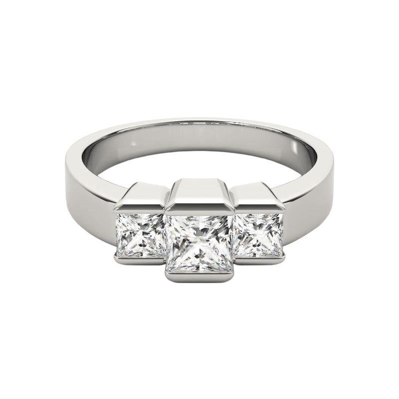 GIA-zertifizierter 0.91-Karat-Diamantring im Prinzessinnenschliff mit drei Steinen und Spannung