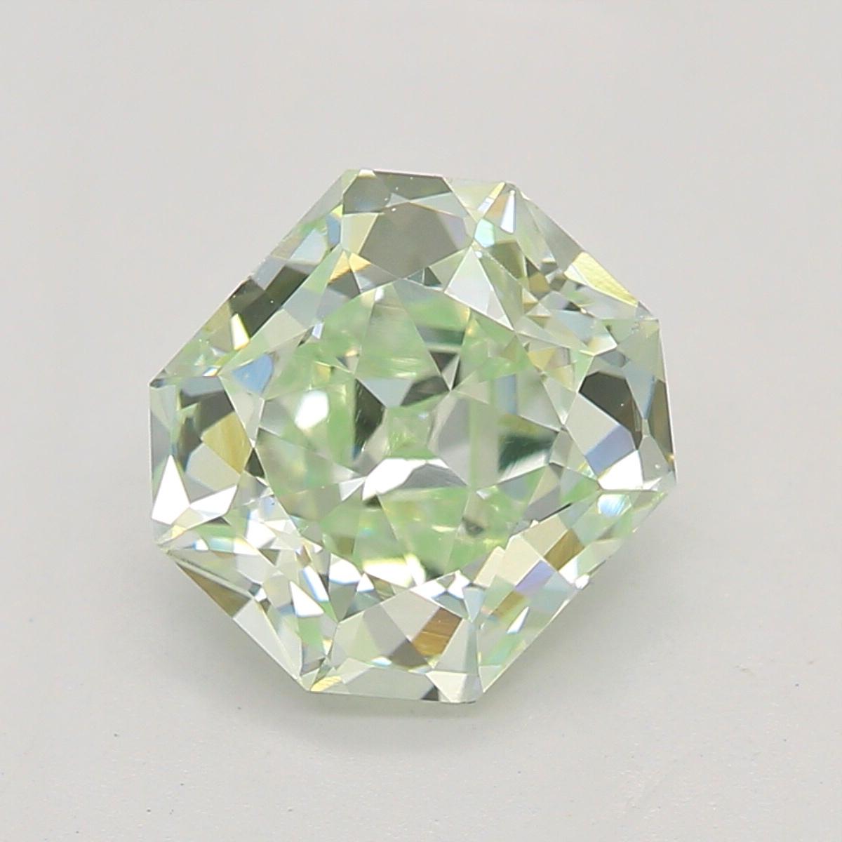 Certificat : GIA
Numéro de rapport : 6147257950
Forme et coupe : Radiant
Poids en carats : 0,92 carat 
Dimensions : 5,98 x 5,36 x 3,54 mm
Qualité de la couleur : Vert bleuté clair fantaisie 

CARACTÉRISTIQUES DU DIAMANT :

Ce diamant de couleur