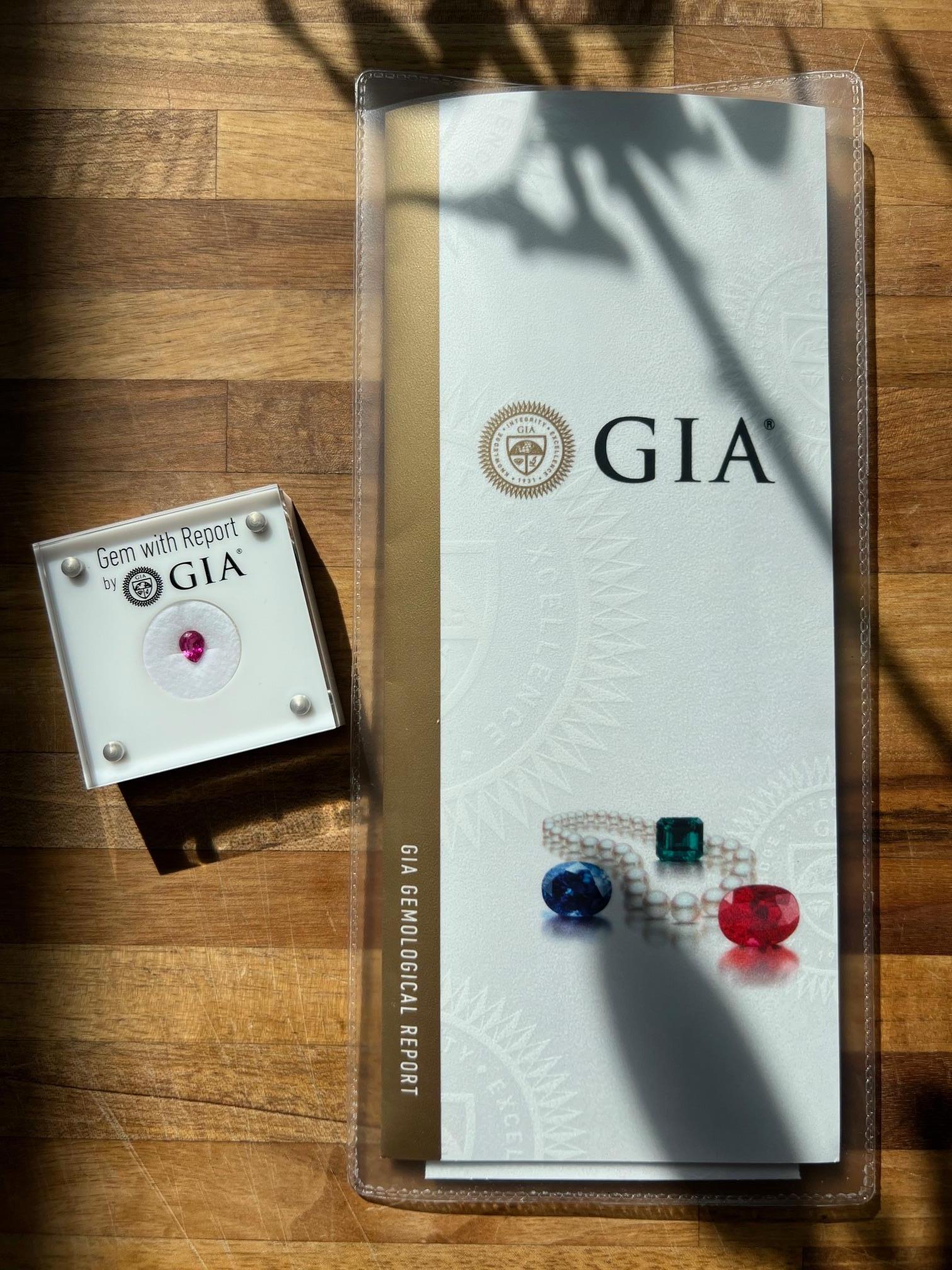 GIA Certified 0.93ct No-Heat Vivid Purplish-Red Burmese Ruby in vendita 1