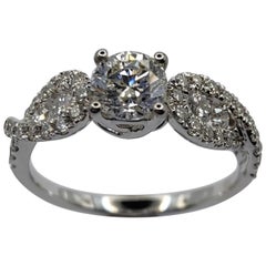 Bague de fiançailles en or blanc 18 carats avec ailes en grappe de diamants ronds de 0,93 carat certifiés GIA