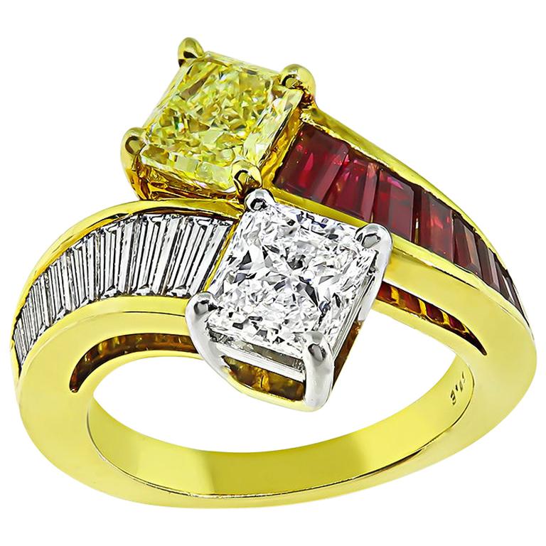 GIA Certified 0.94 Carat Diamond 1.01 Carat Fancy Yellow Diamond Ring For Sale