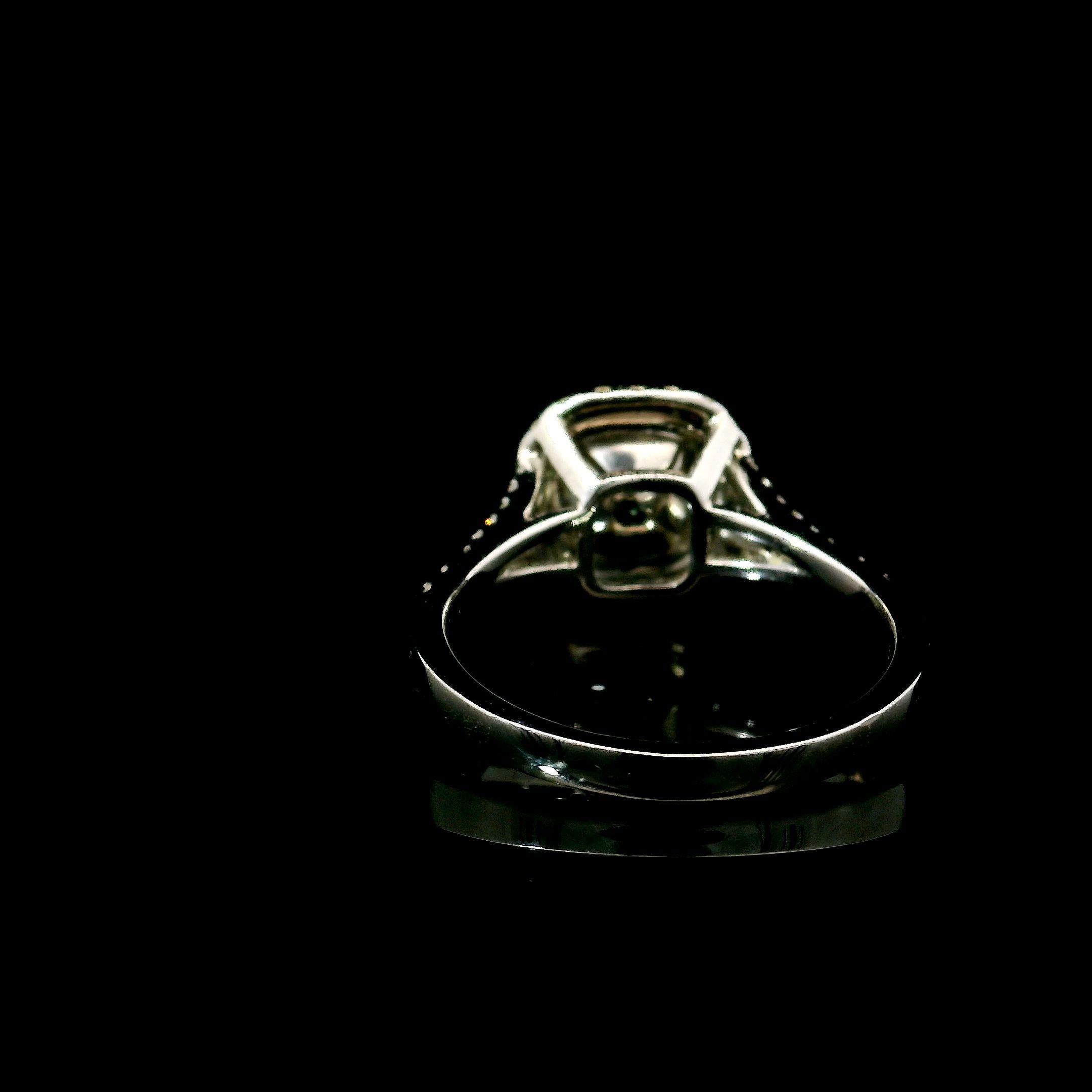 Women's or Men's GIA Certified 0.94 Carat Very Light Yellow Green SI1 Clarity Diamond Ring