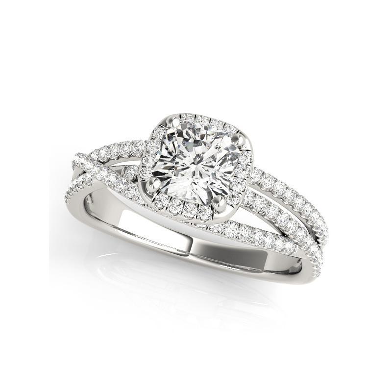 Anillo de diamantes en platino con triple banda de pavé con halo de cojín de 0,95 quilates certificado por GIA Corte cojín en venta