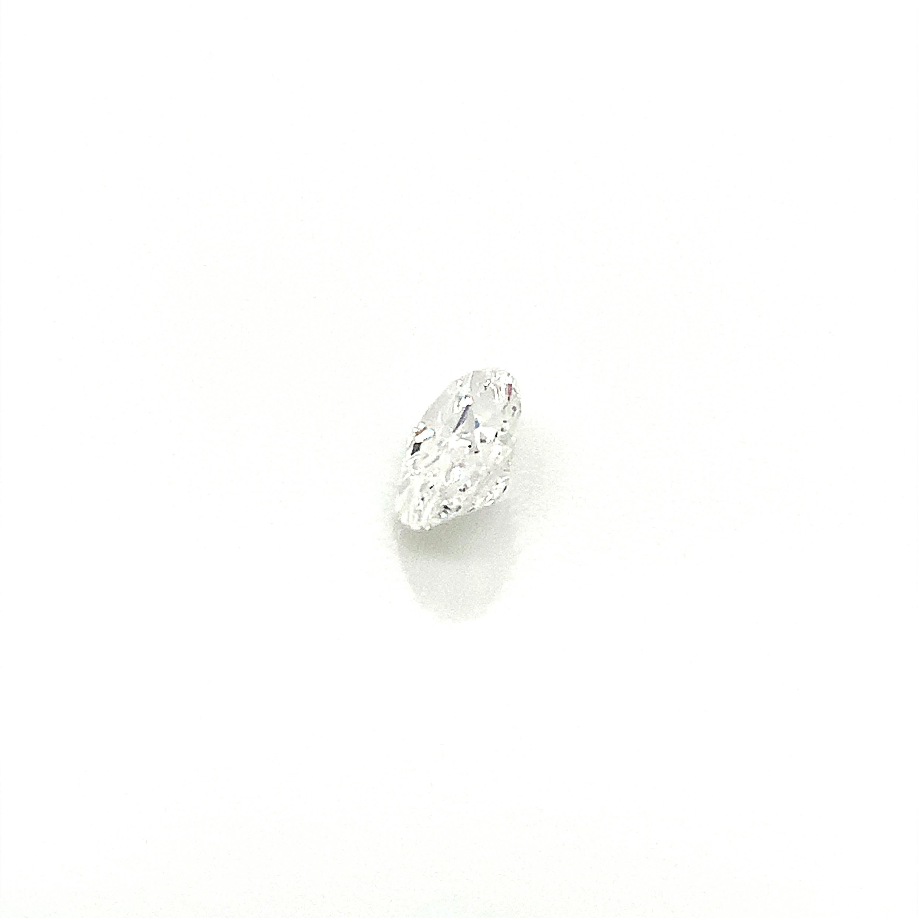 GIA Certified 0.95 Carat Oval Diamond In New Condition For Sale In New York, NY