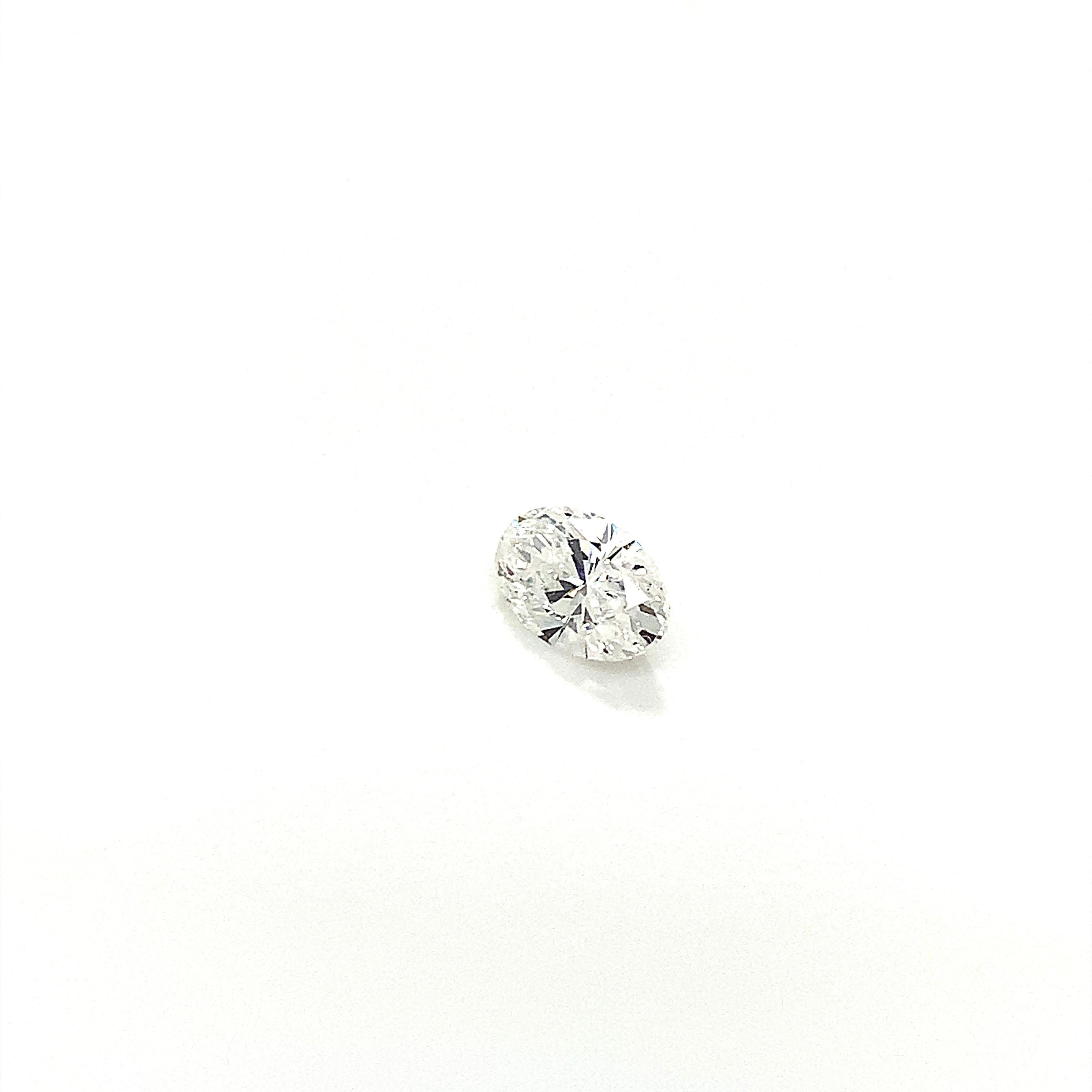 GIA Certified 0.95 Carat Oval Diamond For Sale 2