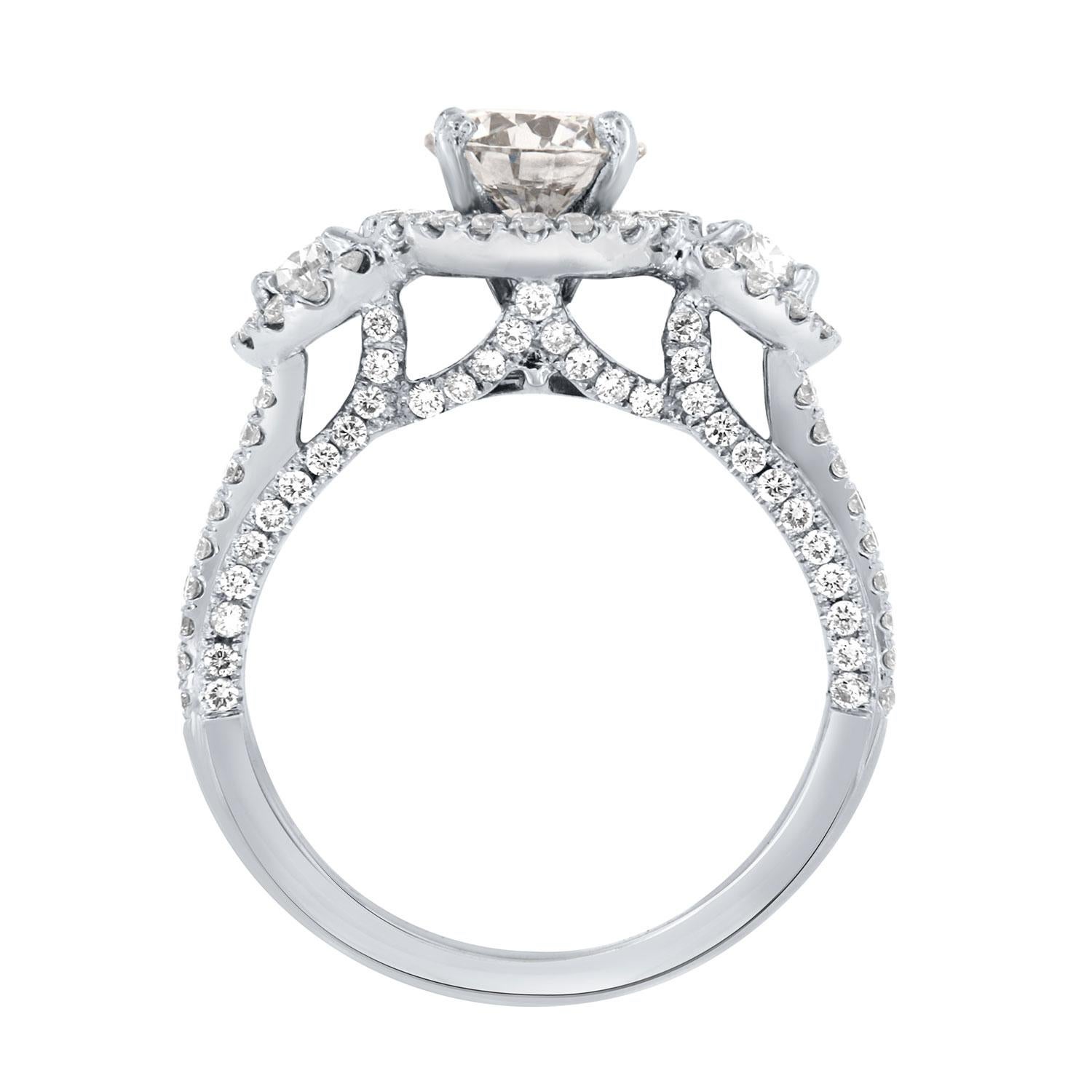 Bague à trois pierres en diamants 18 carats avec halo de diamants de forme ronde de 0,95 carat certifié GIA Neuf - En vente à San Francisco, CA