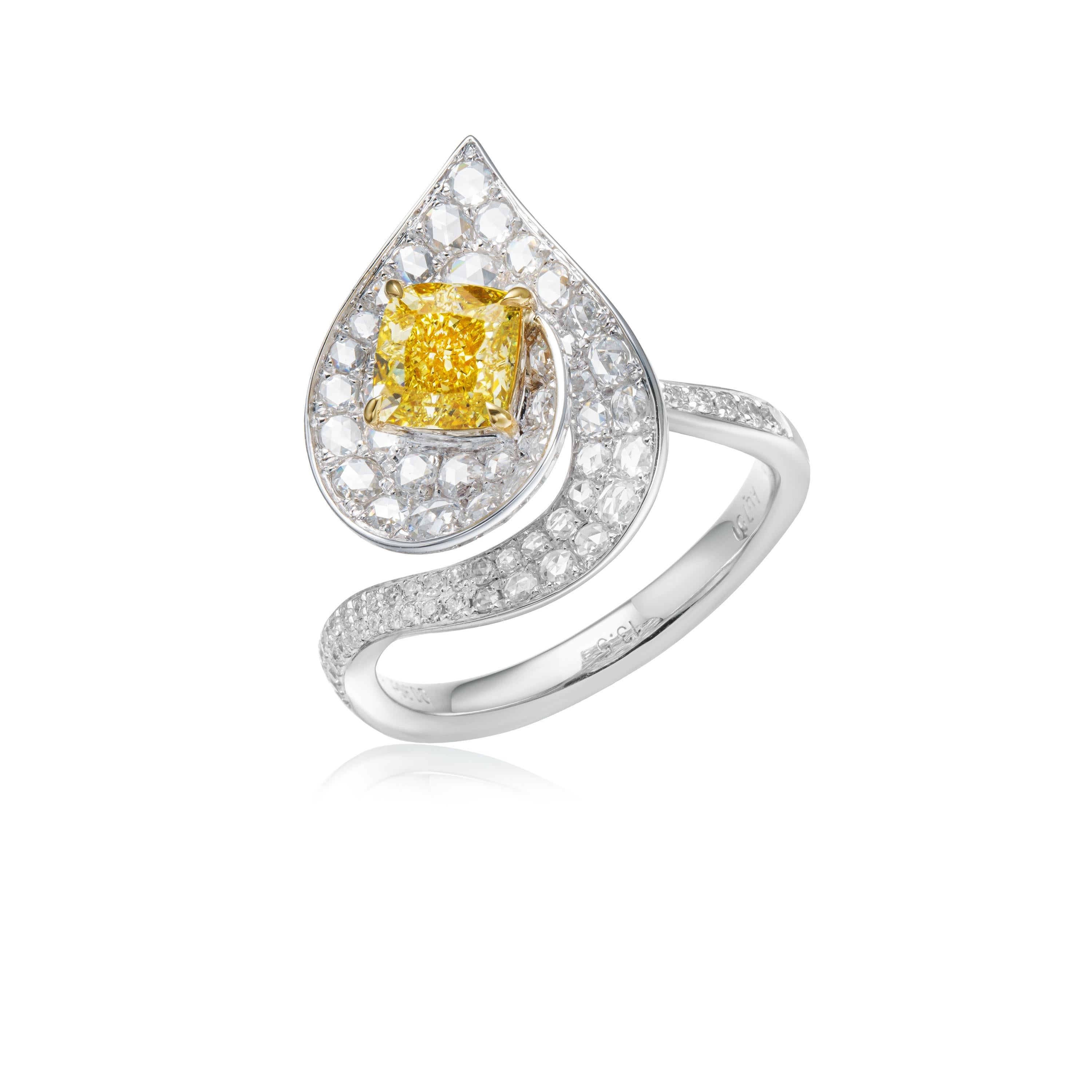Bague en or 18 carats avec diamants taille coussin jaune intense de 0,96 carat certifiés par le GIA en vente 2