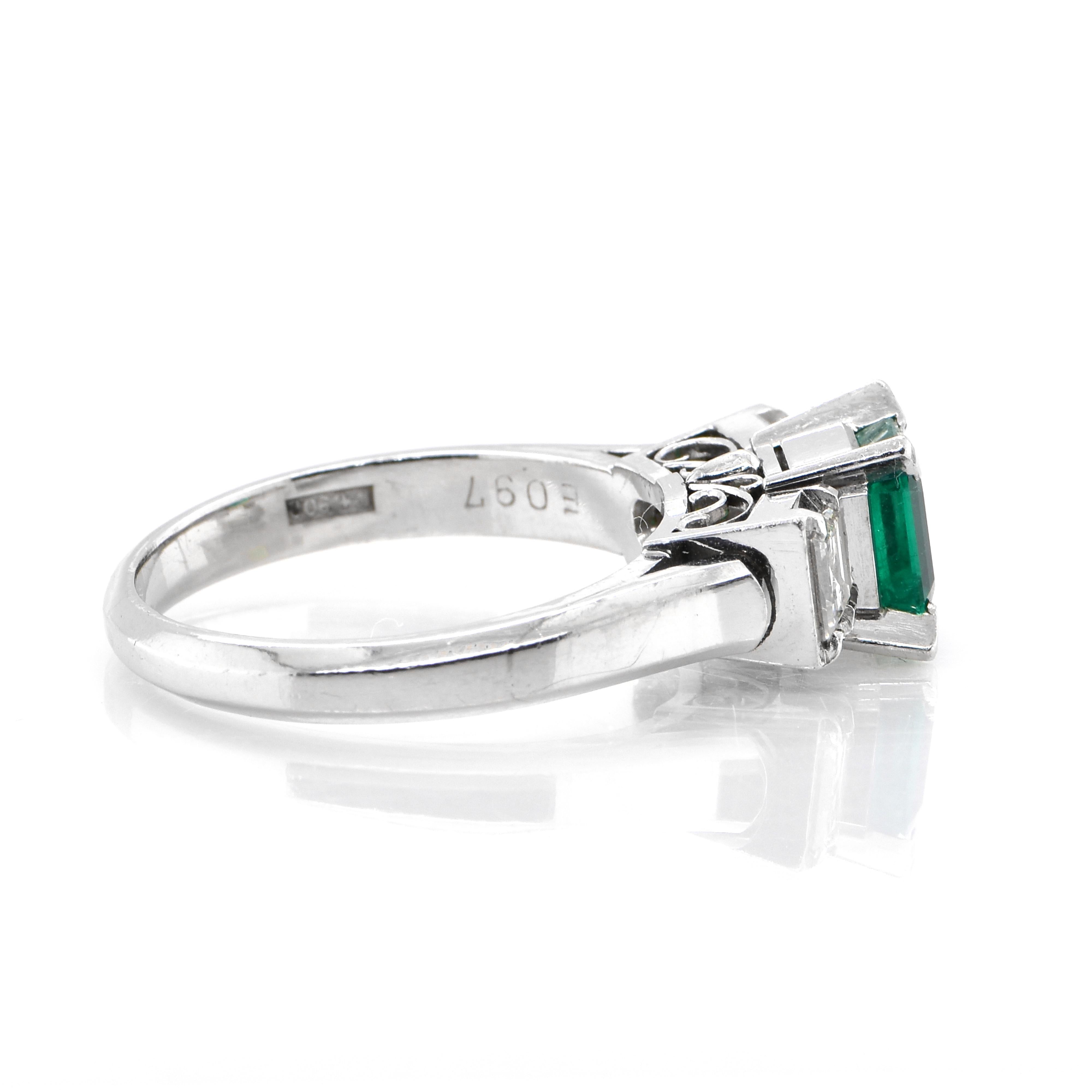 Modern GIA Certified 0.97 Carat 'No Oil' (Untreated), Colombian Emerald & Diamond Ring For Sale