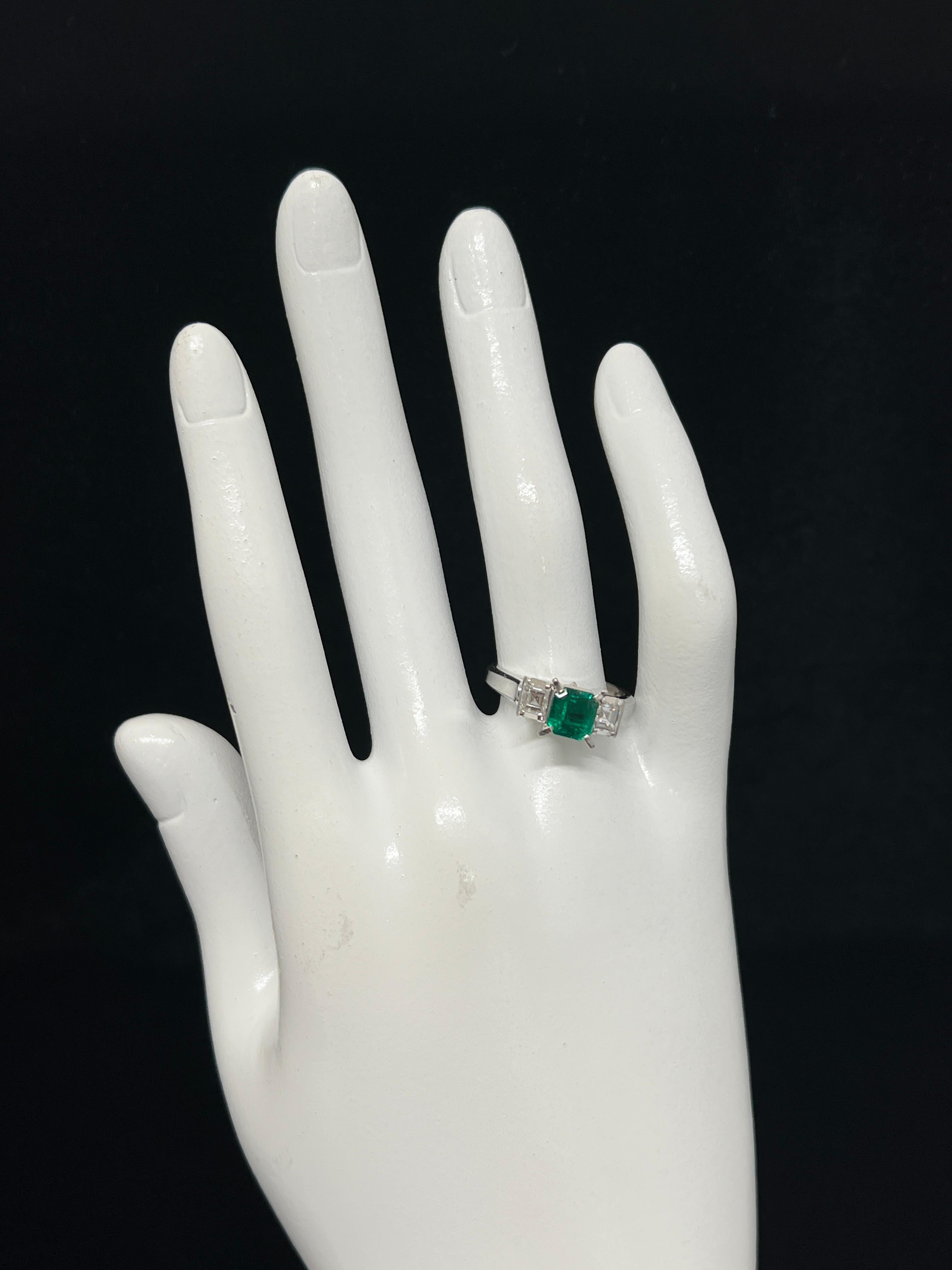 Women's GIA Certified 0.97 Carat 'No Oil' (Untreated), Colombian Emerald & Diamond Ring For Sale