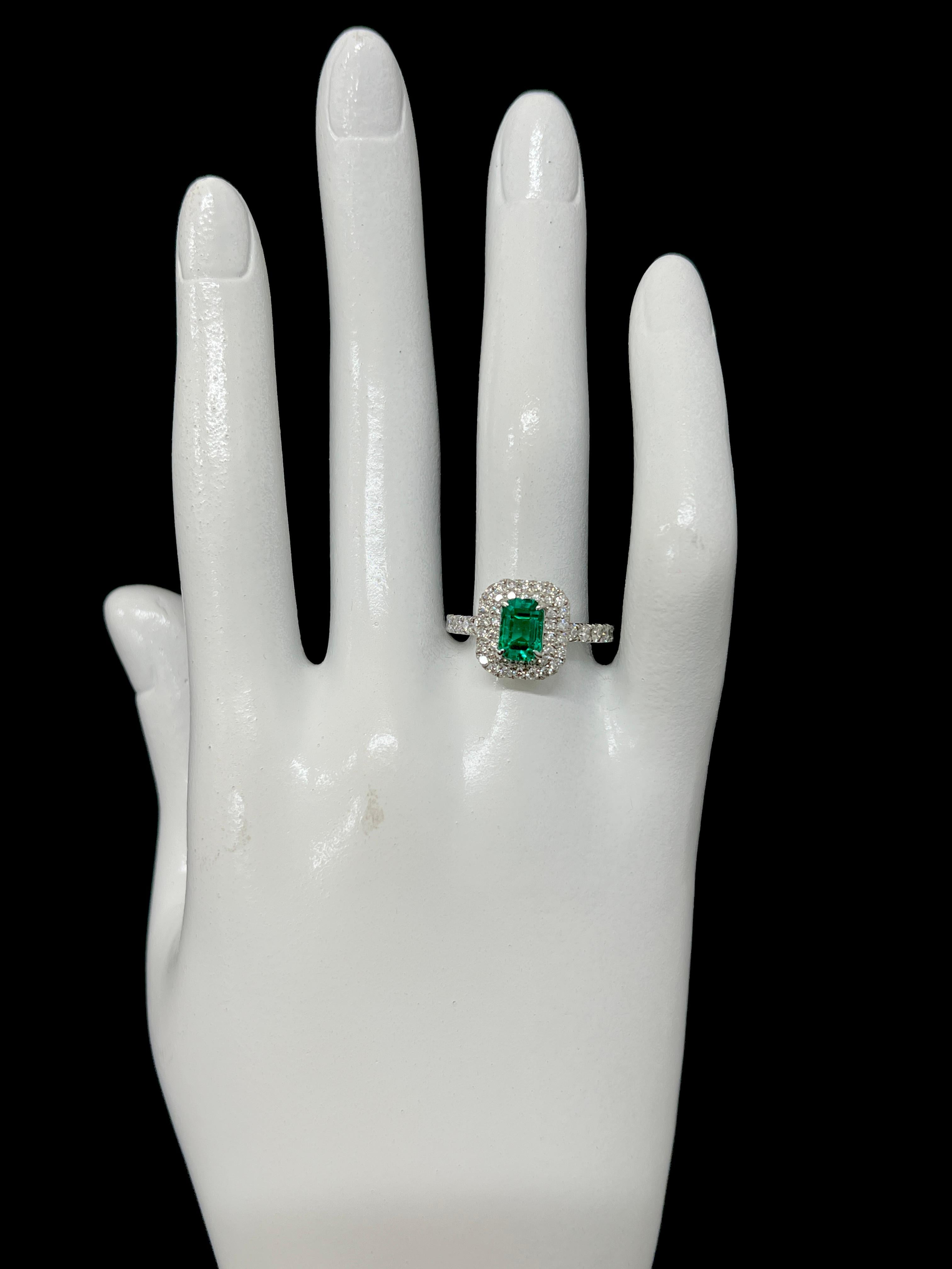 GIA Certified 0.98 Carat, Untreated (No Oil), Colombian Emerald and Diamond Ring For Sale 1