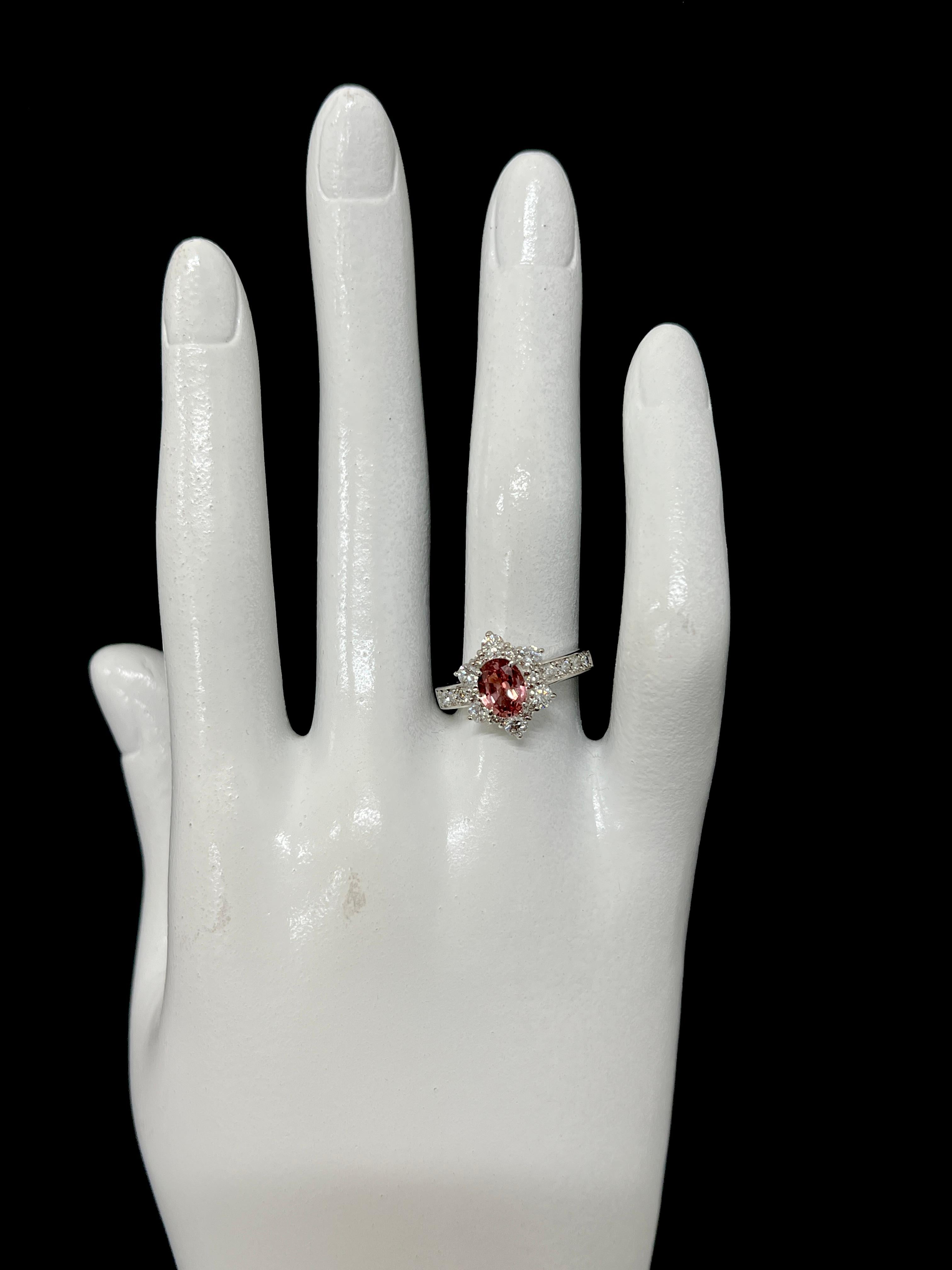 GIA Certified 0.99 Carat Padparadscha Sapphire and Diamond Ring set in Platinum For Sale 1