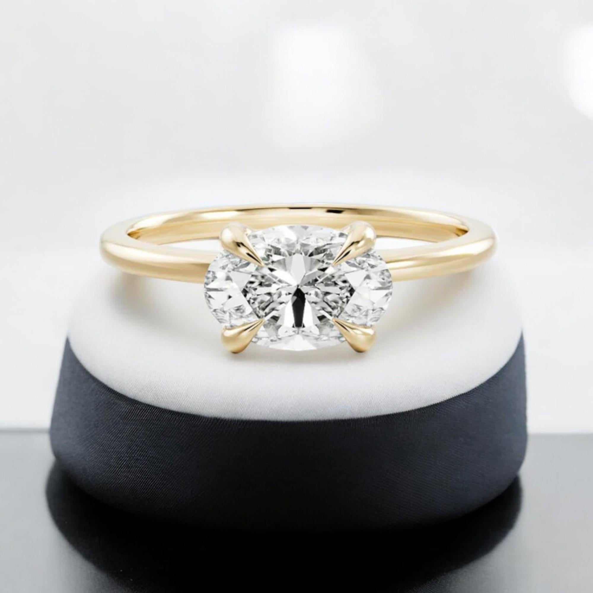 Contemporaneo GIA Certified 1/2 Cts F/VS East West Anello di fidanzamento con diamante ovale in oro 18K in vendita