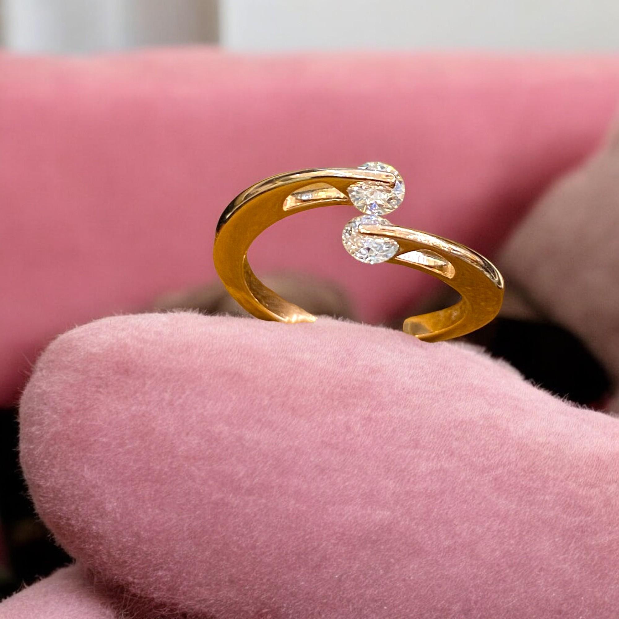 Contemporaneo GIA Certified 1/2 Cts F/VS Round Brilliante Cut Diamonds Toi Et Moi Anello in Oro 18K in vendita