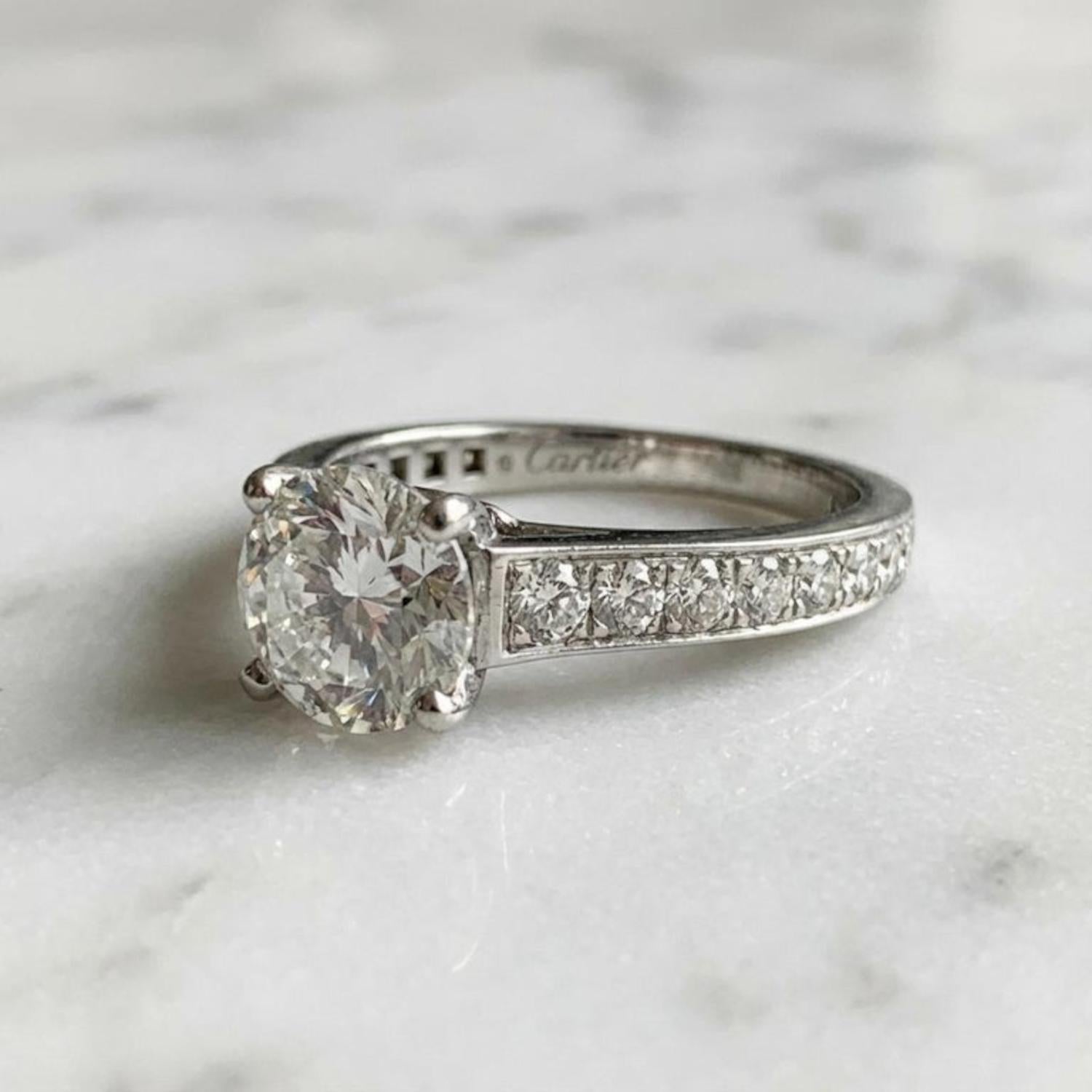 Anillo de compromiso de diamantes brillantes redondos Cartier 1895 de 1 quilate con certificado GIA en Excelente estado para la venta en Chicago, IL