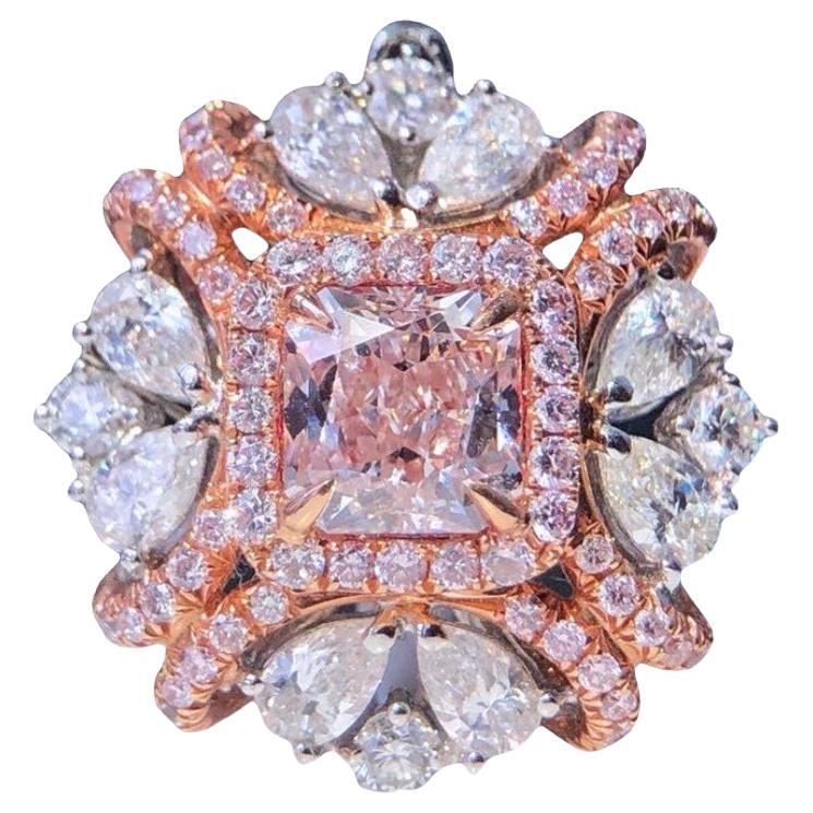 Bague Halo Vintage en diamant rose très clair de 1 carat, taille coussin, certifiée GIA en vente