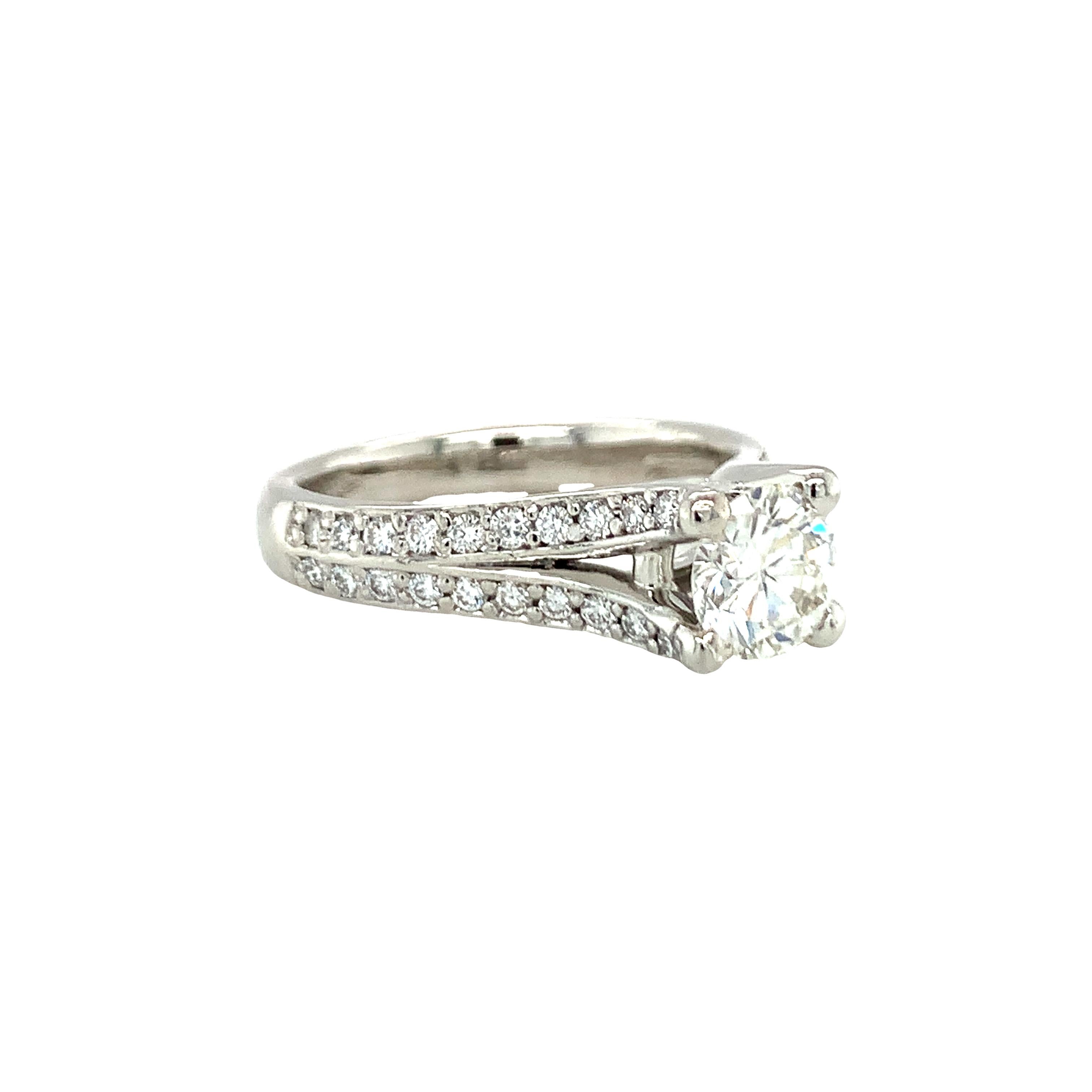 Contemporary GIA Certified 1 Carat Diamond Platinum Engagement Ring For Sale