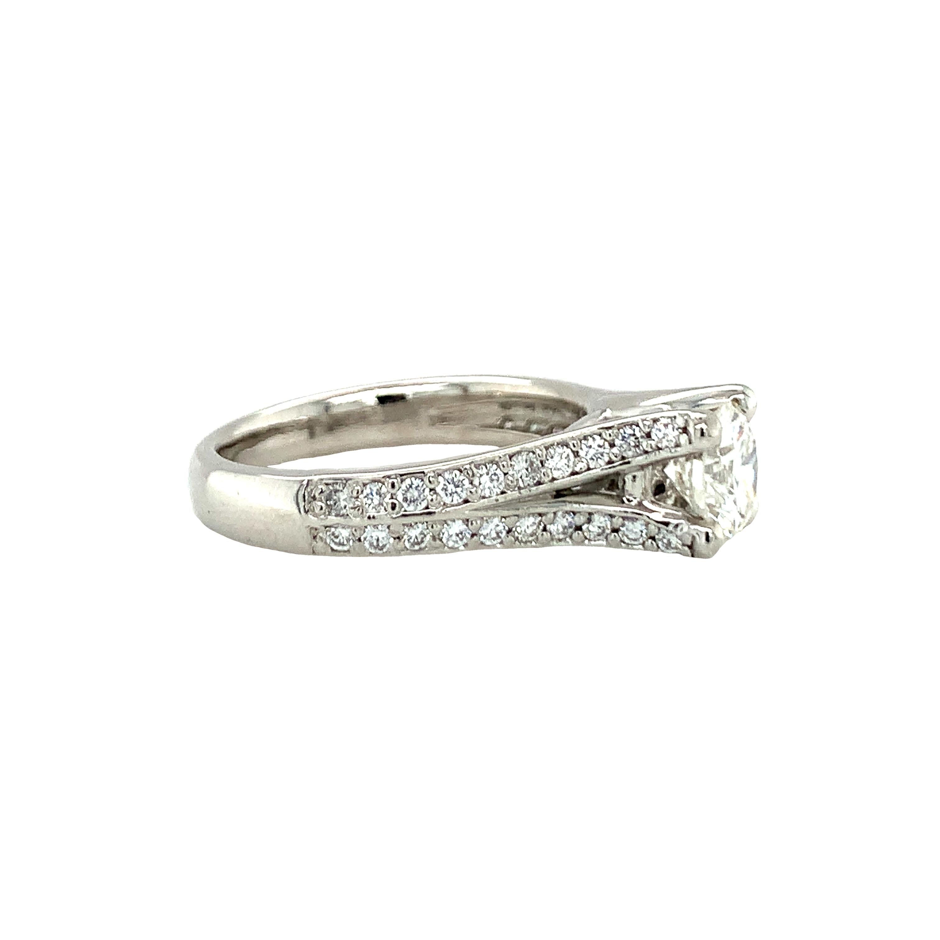 Taille ronde Bague de fiançailles en platine avec diamant de 1 carat certifié GIA en vente