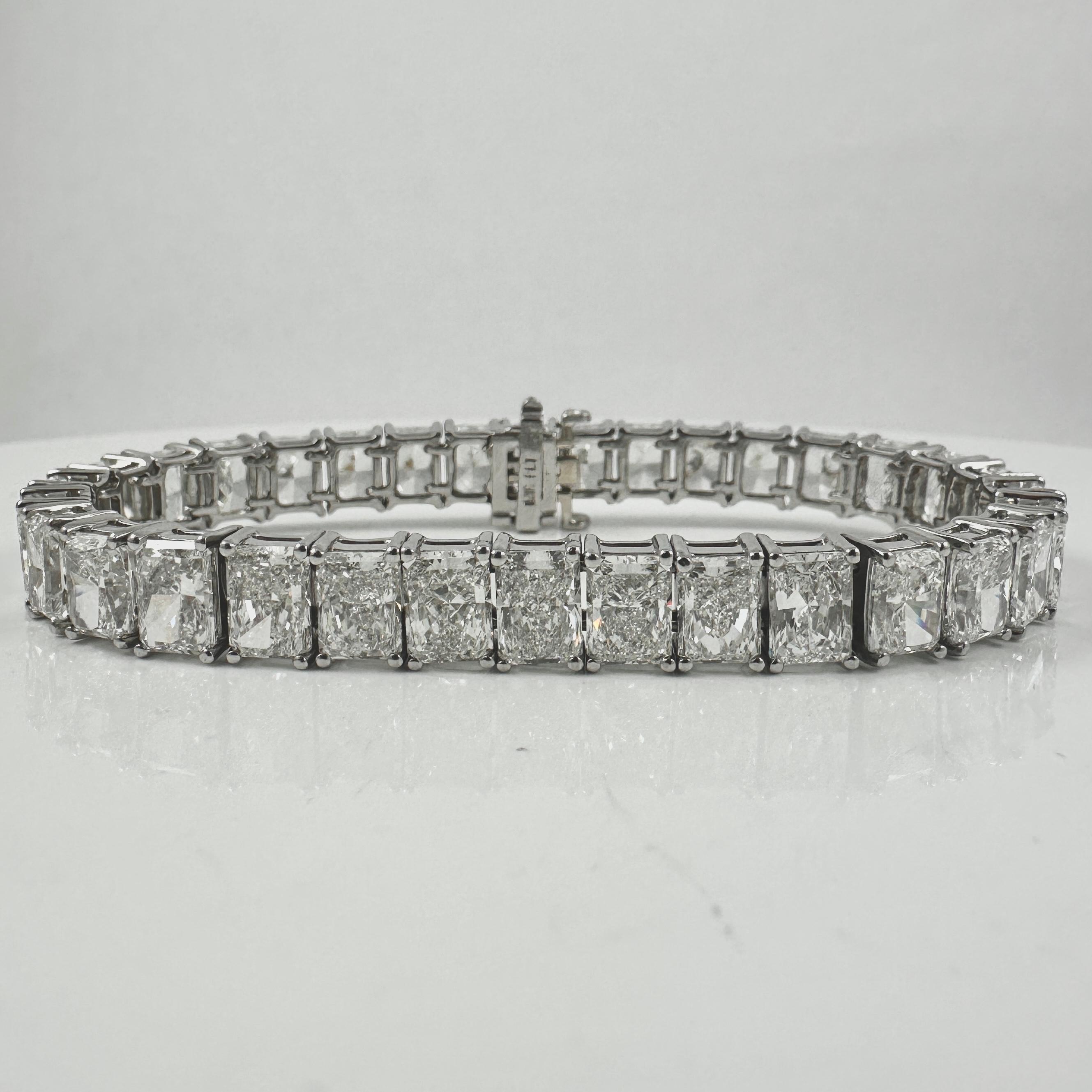 GIA-zertifiziert, 1 Karat pro Stück, Diamant-Tennisarmband mit Strahlenschliff in Platin im Zustand „Neu“ im Angebot in New York, NY