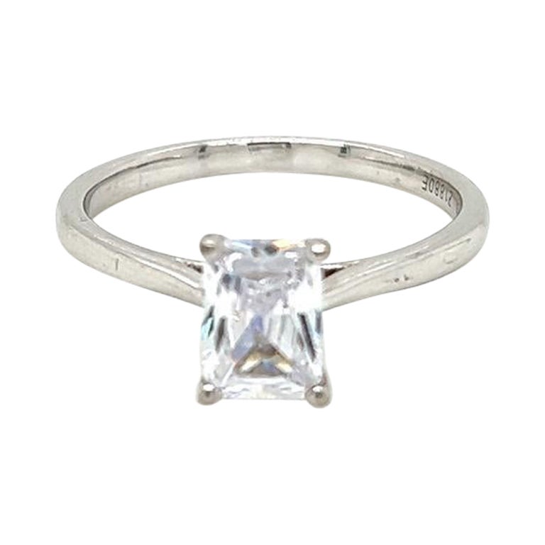 Bague solitaire en platine certifiée GIA de 1 carat de diamant à taille d'émeraude