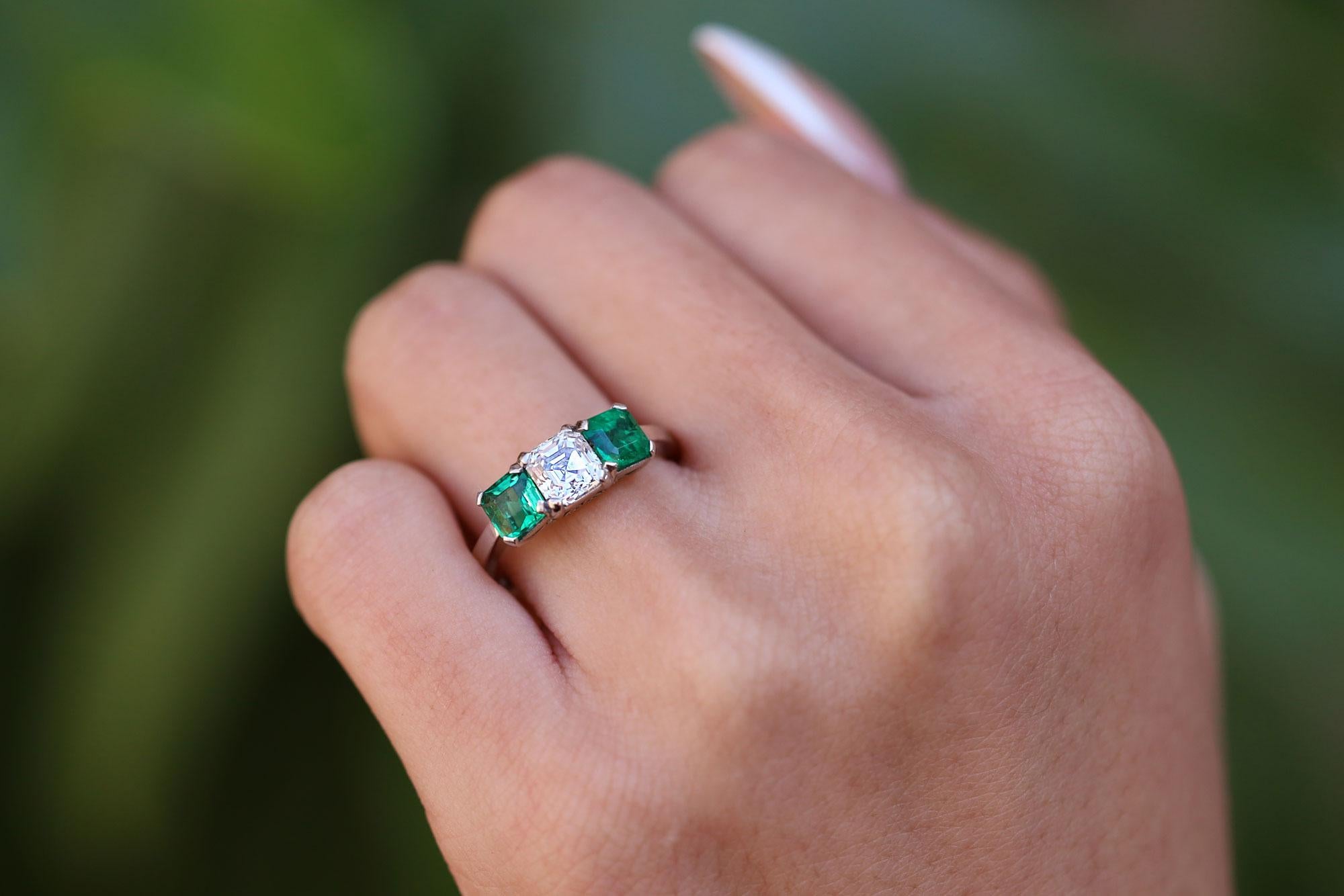 Women's or Men's GIA Certified 1 Carat G SI Asscher Cut Diamond & Emerald Engagement Ring For Sale