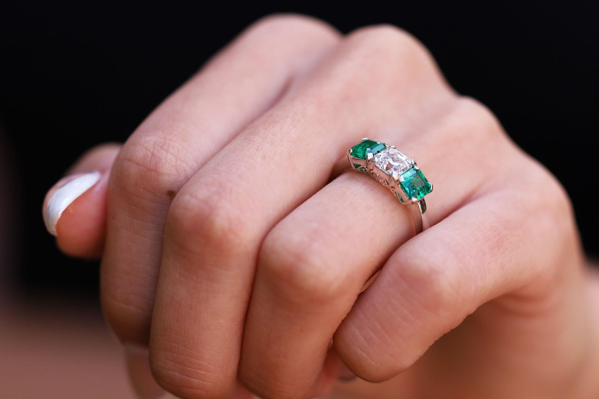GIA Certified 1 Carat G SI Asscher Cut Diamond & Emerald Engagement Ring For Sale 1