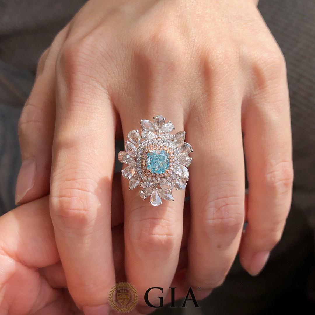 Bague cocktail double halo en diamant coussin bleu clair de 1 carat certifié GIA Pour femmes en vente