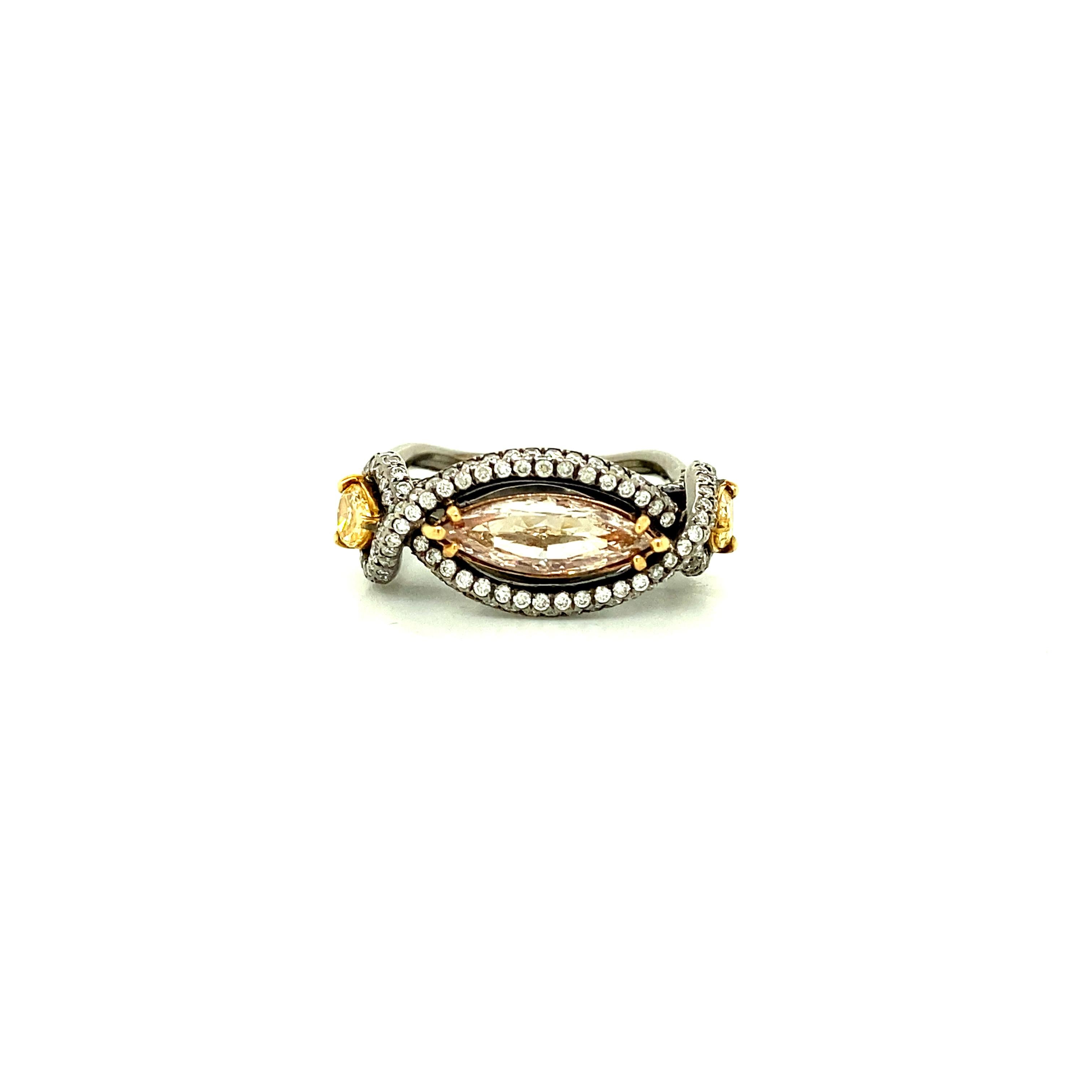 Contemporain Bague en or avec diamant brun clair roseâtre de 1 carat et diamant jaune certifié par le GIA en vente